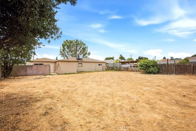 548 E Etiwanda, Rialto, CA 92376