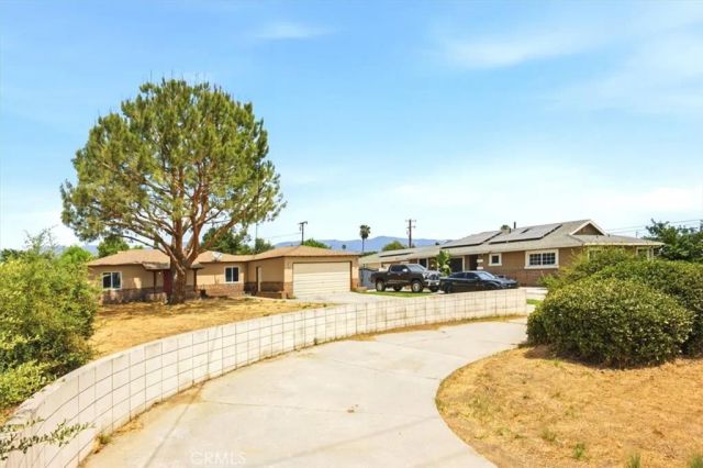 548 E Etiwanda, Rialto, CA 92376