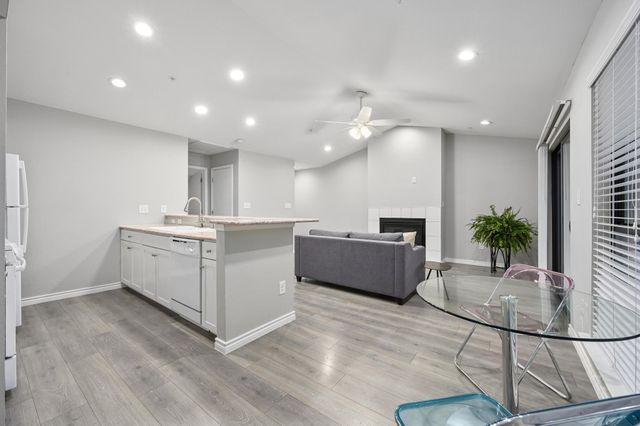 3839 Dry Creek DR 207, Austin, TX 78731