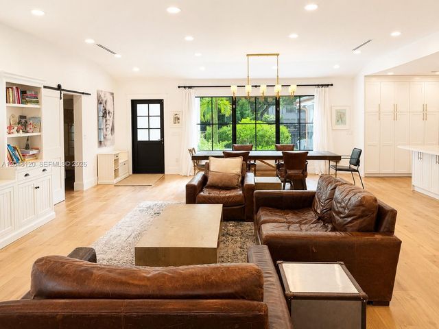 4455 N Bay Rd, Miami Beach, FL 33140