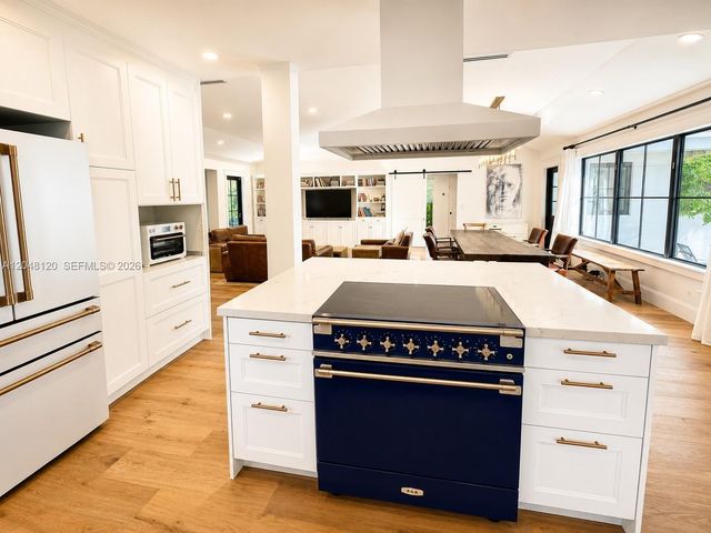 4455 N Bay Rd, Miami Beach, FL 33140