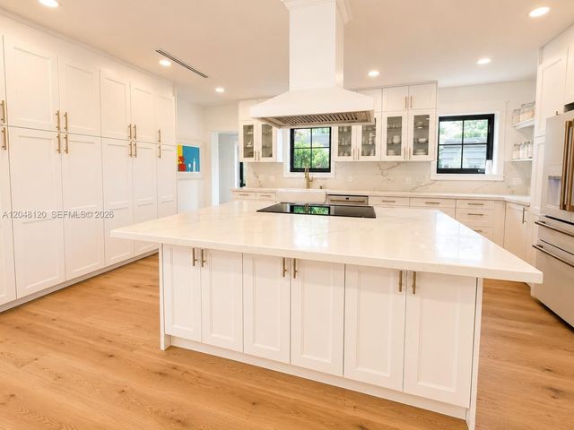 4455 N Bay Rd, Miami Beach, FL 33140