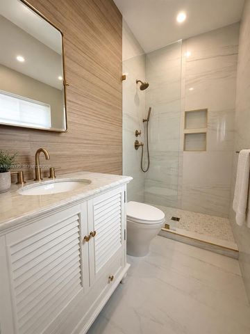 4455 N Bay Rd, Miami Beach, FL 33140
