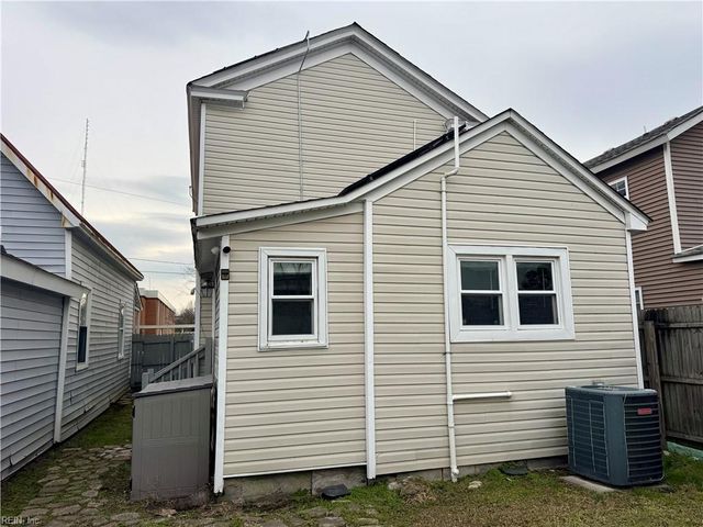 1405 Perry ST, Chesapeake, VA 23324