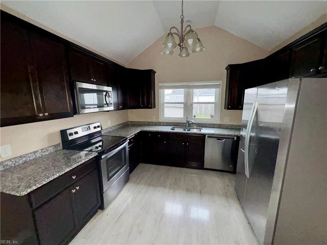 1405 Perry ST, Chesapeake, VA 23324