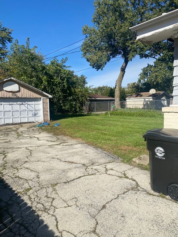 6818 Maple Court, Bridgeview, IL 60455 — photo 3