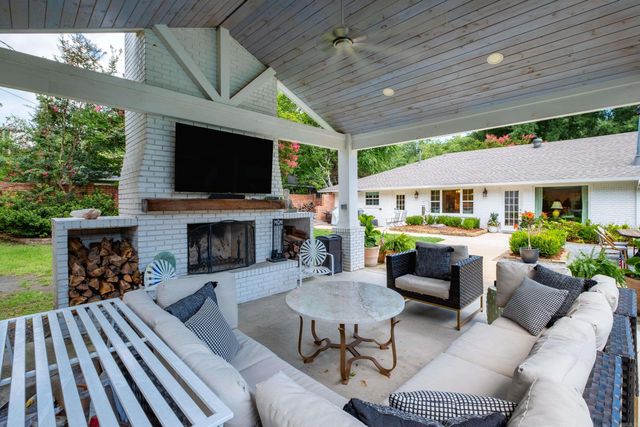7 Ranch Valley Road, Little Rock, AR 72207
