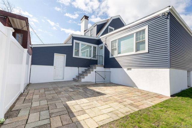 211 Bowne Street, Bronx, NY 10464