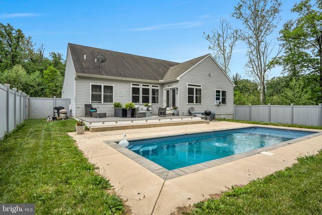 110 FREYS RD, Elizabethtown, PA 17022