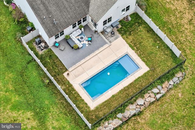 110 FREYS RD, Elizabethtown, PA 17022