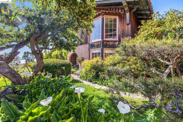 2501 ROSE WALK, Berkeley, CA 94708