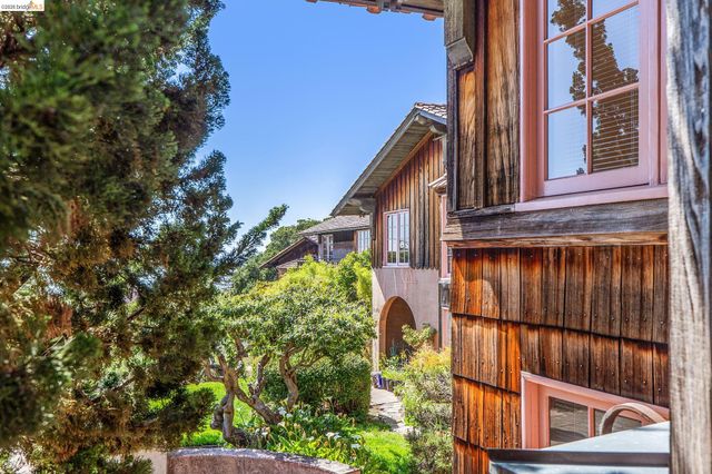 2501 ROSE WALK, Berkeley, CA 94708