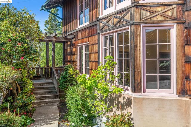 2501 ROSE WALK, Berkeley, CA 94708