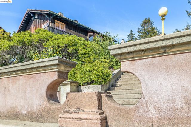 2501 ROSE WALK, Berkeley, CA 94708