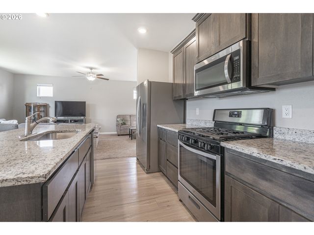 1940 Nw 23RD St, Mc Minnville, OR 97128