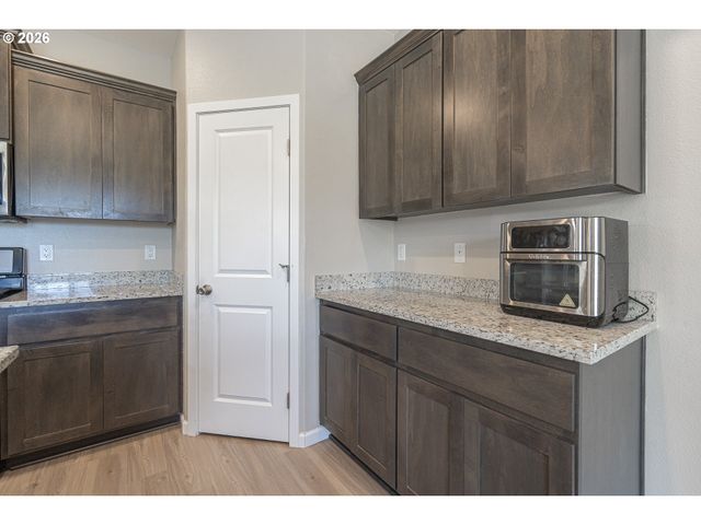 1940 Nw 23RD St, Mc Minnville, OR 97128