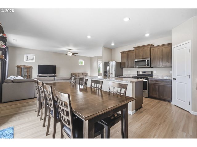 1940 Nw 23RD St, Mc Minnville, OR 97128