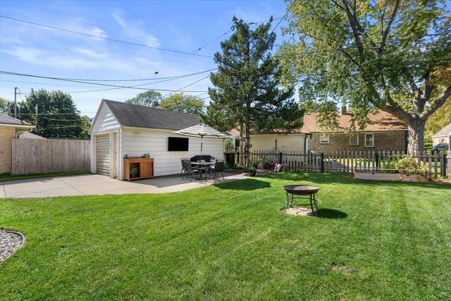 5809 N Bel Aire DRIVE, Glendale, WI 53209