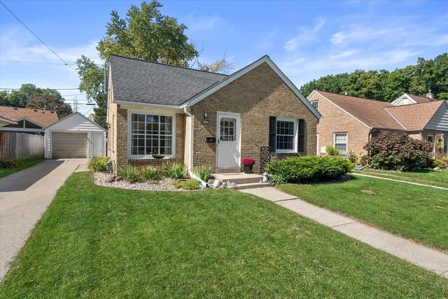 5809 N Bel Aire DRIVE, Glendale, WI 53209