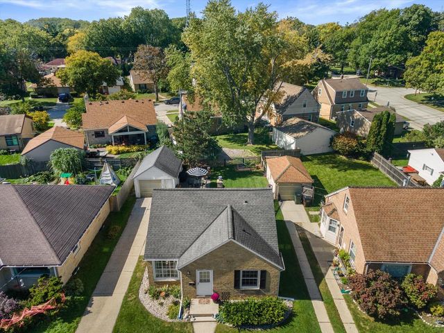 5809 N Bel Aire DRIVE, Glendale, WI 53209