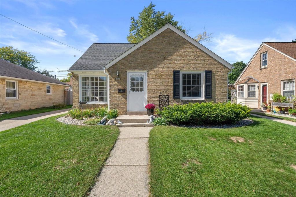 5809 N Bel Aire DRIVE, Glendale, WI 53209