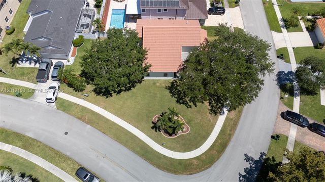 1910 NW 180th Way, Pembroke Pines, FL 33029