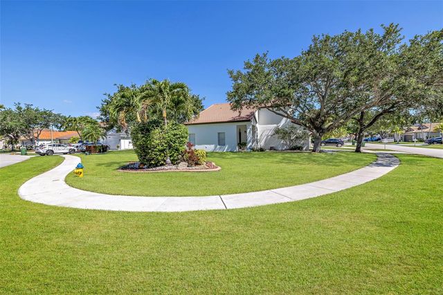 1910 NW 180th Way, Pembroke Pines, FL 33029