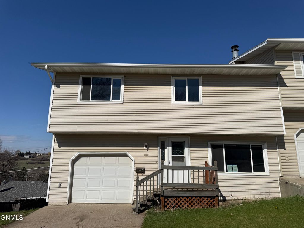 1105 6th Avenue NW, Mandan, ND 58554 photo 1