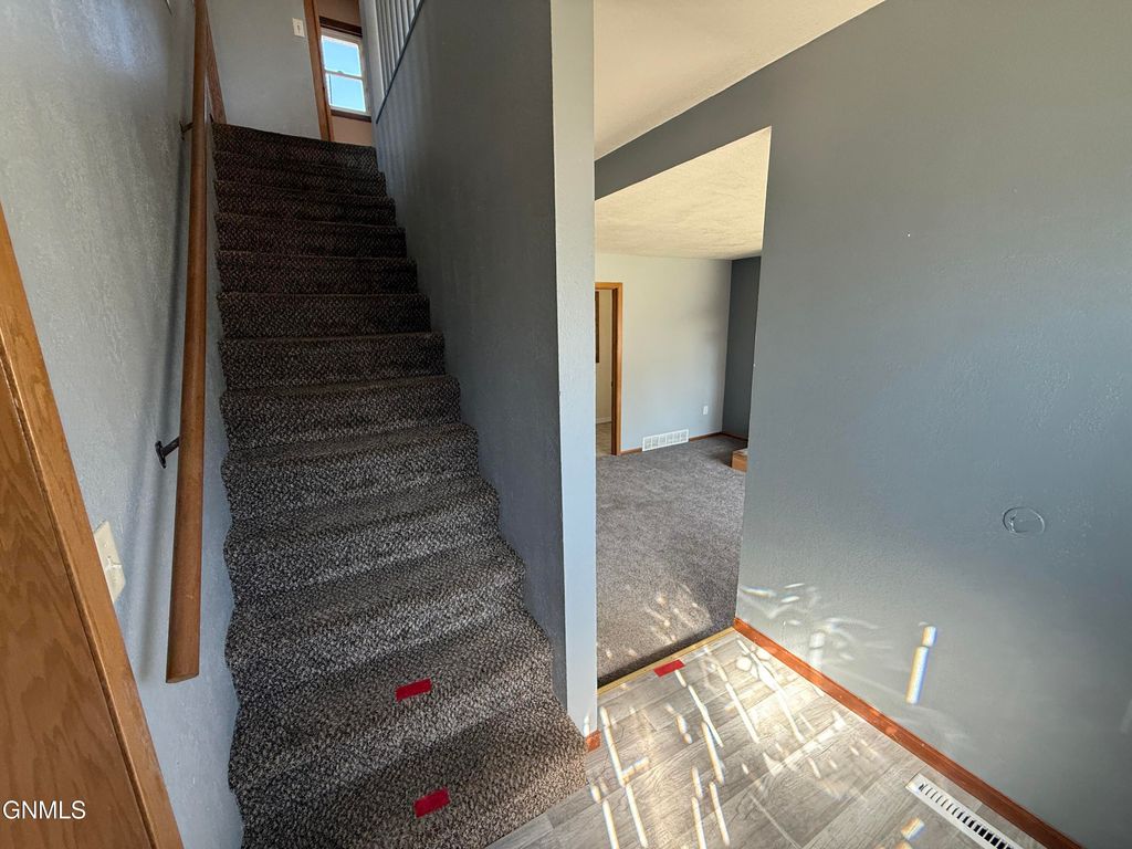 1105 6th Avenue NW, Mandan, ND 58554 photo 3