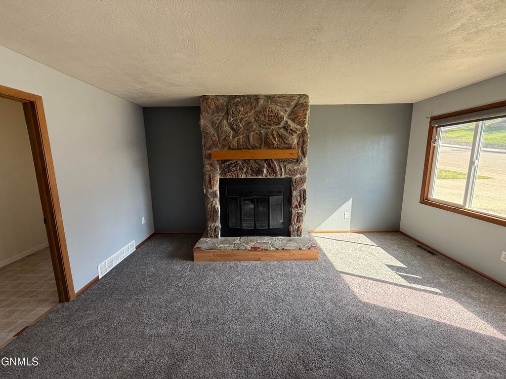 1105 6th Avenue NW, Mandan, ND 58554 photo 5