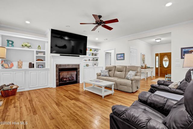 302 Pecan Court, Hampstead, NC 28443