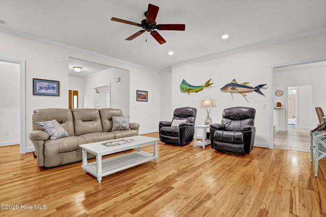 302 Pecan Court, Hampstead, NC 28443
