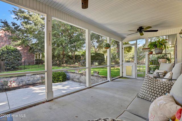 302 Pecan Court, Hampstead, NC 28443