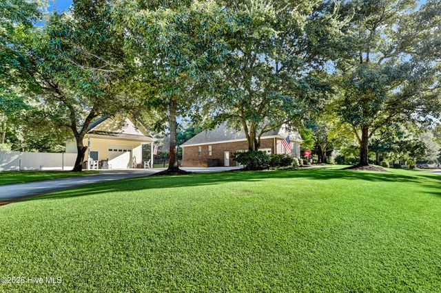 302 Pecan Court, Hampstead, NC 28443