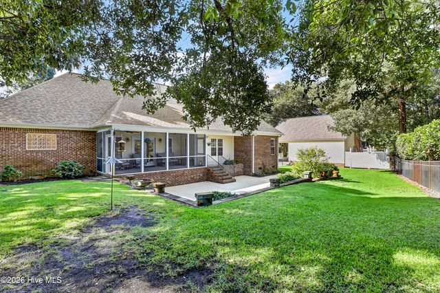 302 Pecan Court, Hampstead, NC 28443