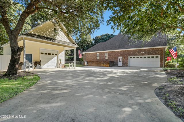 302 Pecan Court, Hampstead, NC 28443