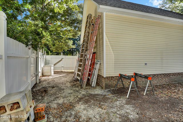 302 Pecan Court, Hampstead, NC 28443