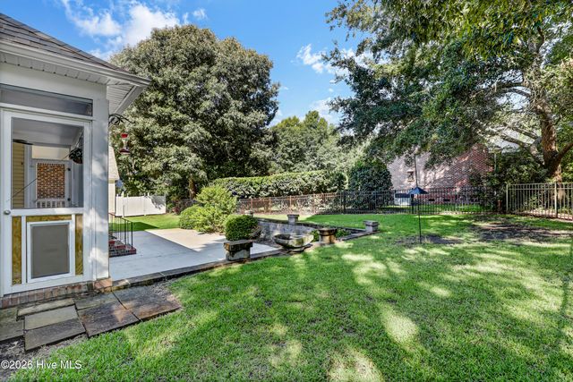 302 Pecan Court, Hampstead, NC 28443