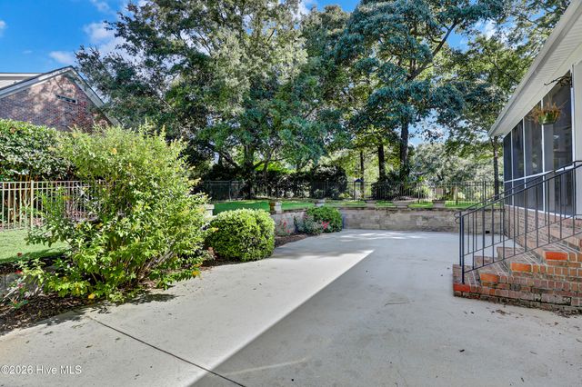 302 Pecan Court, Hampstead, NC 28443