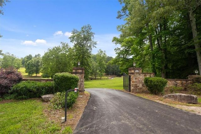 7945 Reinhardt College Parkway, Waleska, GA 30183