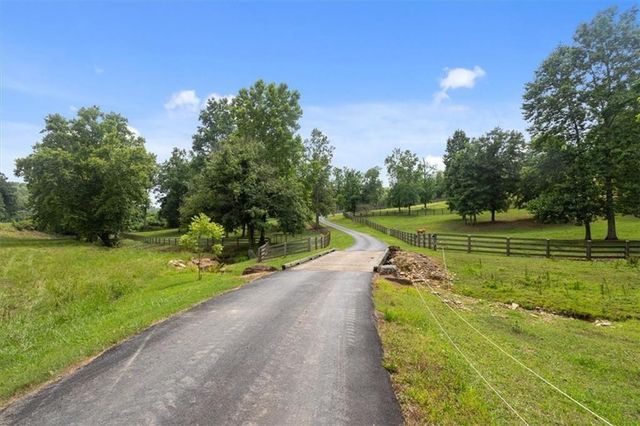 7945 Reinhardt College Parkway, Waleska, GA 30183