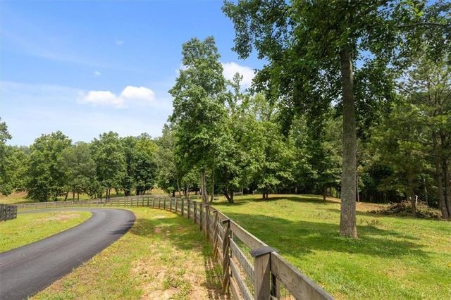 7945 Reinhardt College Parkway, Waleska, GA 30183