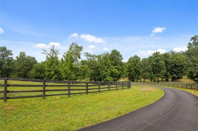 7945 Reinhardt College Parkway, Waleska, GA 30183