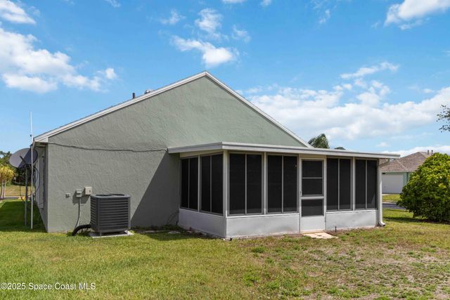 2126 Redwood Circle NE, Palm Bay, FL 32905