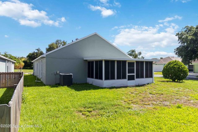2126 Redwood Circle NE, Palm Bay, FL 32905