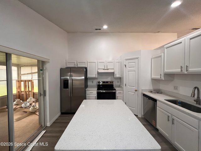 2126 Redwood Circle NE, Palm Bay, FL 32905