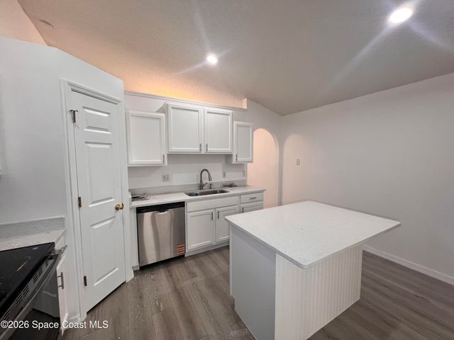 2126 Redwood Circle NE, Palm Bay, FL 32905