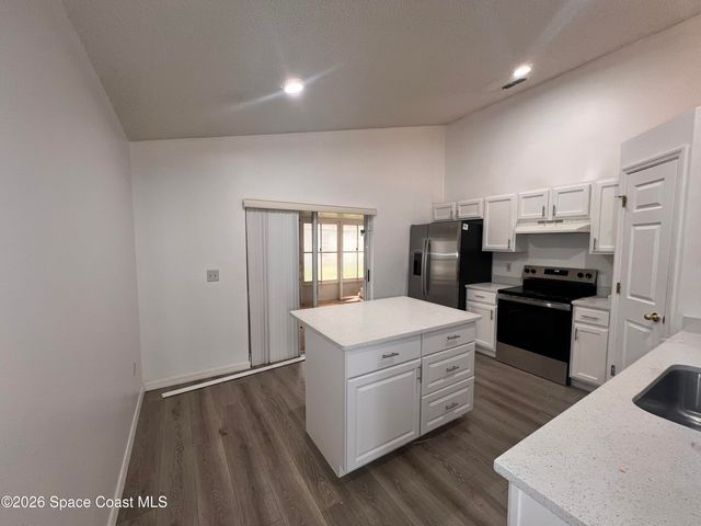 2126 Redwood Circle NE, Palm Bay, FL 32905