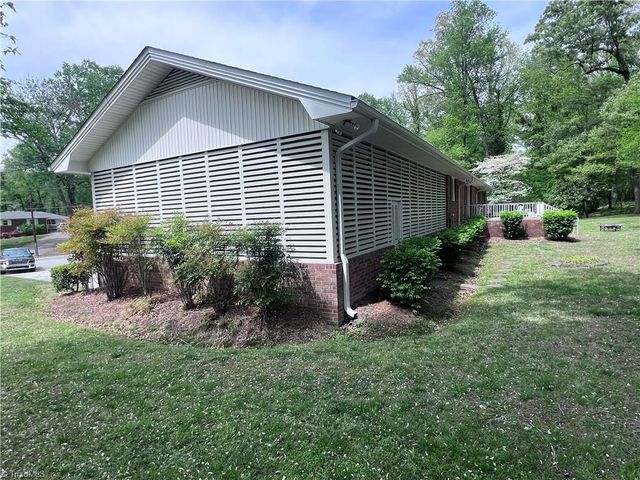 904 Blackstone Circle, Thomasville, NC 27360