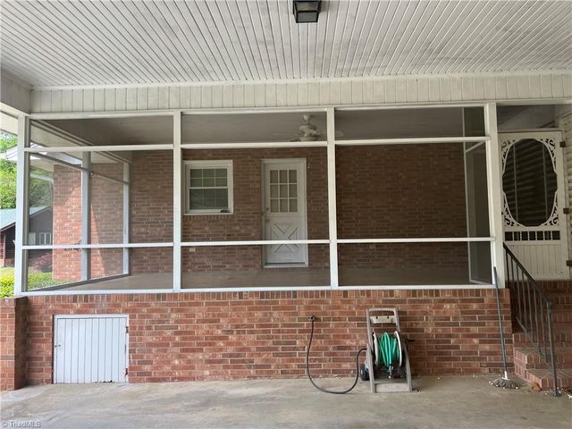 904 Blackstone Circle, Thomasville, NC 27360